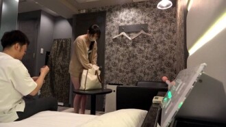 FC2-PPV-4784041 [Yuina-chan x Private Shooting] When I delivered a men's massage parlor, she was so beautiful that I got down on my knees and begged her to film me...